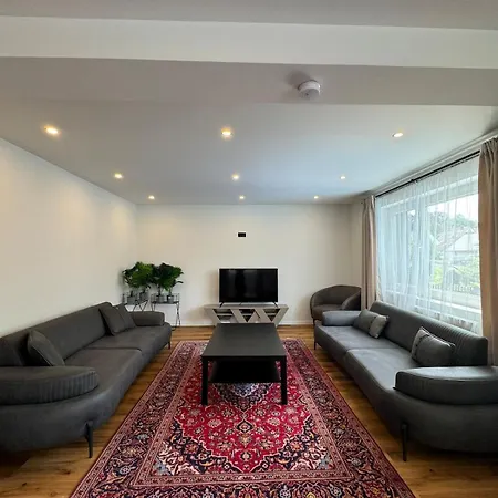 Apartman Vacation With Natural Swimming Pool And Garden For Up To 12 Guests