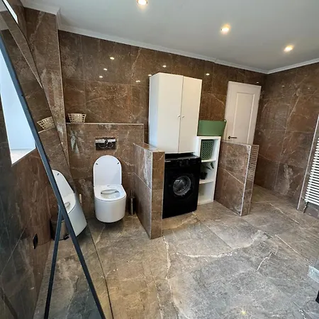 Apartmán Vacation With Natural Swimming Pool And Garden For Up To 12 Guests